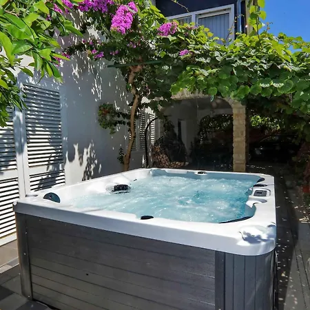 With Hot Tub - 25838 * 扎达尔