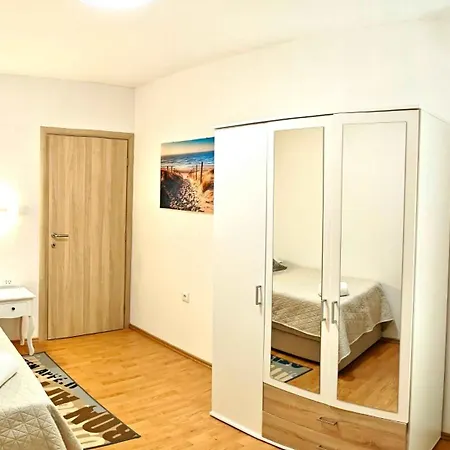 With Hot Tub - 25838 بيت للعطل زادار
