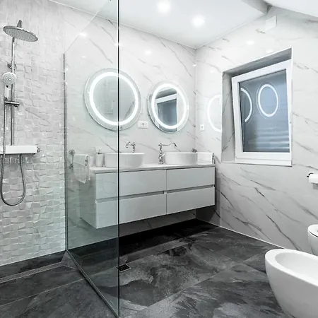 بيت للعطل With Hot Tub - 25838 *